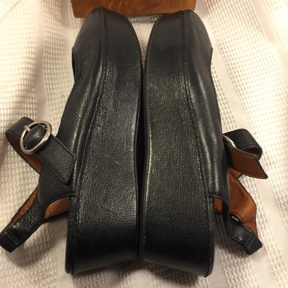 Lucky Brand buttery leather peep toe platform shoe